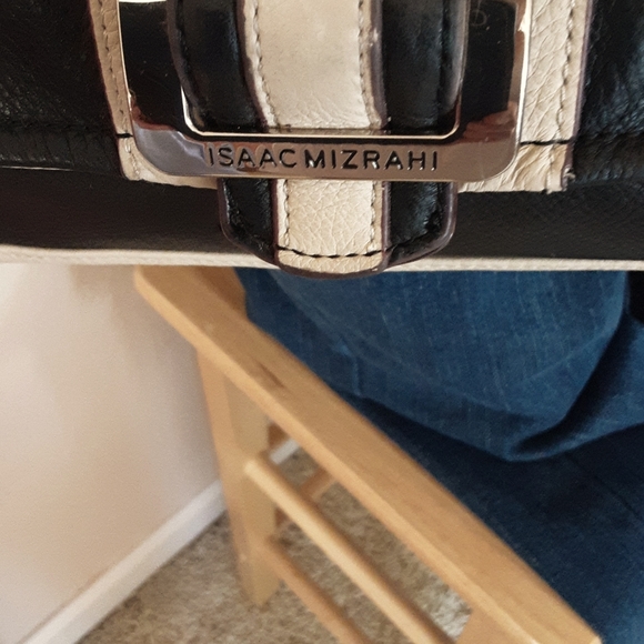 Isaac Mizrahi Leather Shoulder/Crossbody Bag - Picture 3 of 8